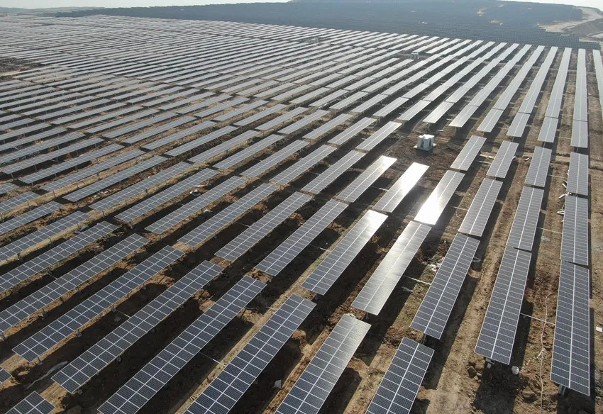 Εισαγωγή συστήματος μονοαξονικής παρακολούθησης φωτοβολταϊκών από κινεζικό εργοστάσιο + Σύστημα αυτοκαθαρισμού φωτοβολταϊκών πάνελ