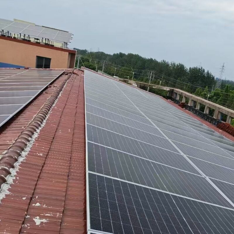 Ανθεκτικές θύρες τοποθέτησης ηλιακών πάνελ στην οροφή με ευέλικτες στερεές σφραγίδες για τραπεζοειδείς κυματοειδείς και κασσίτερες οροφές Εύκολη εγκατάσταση