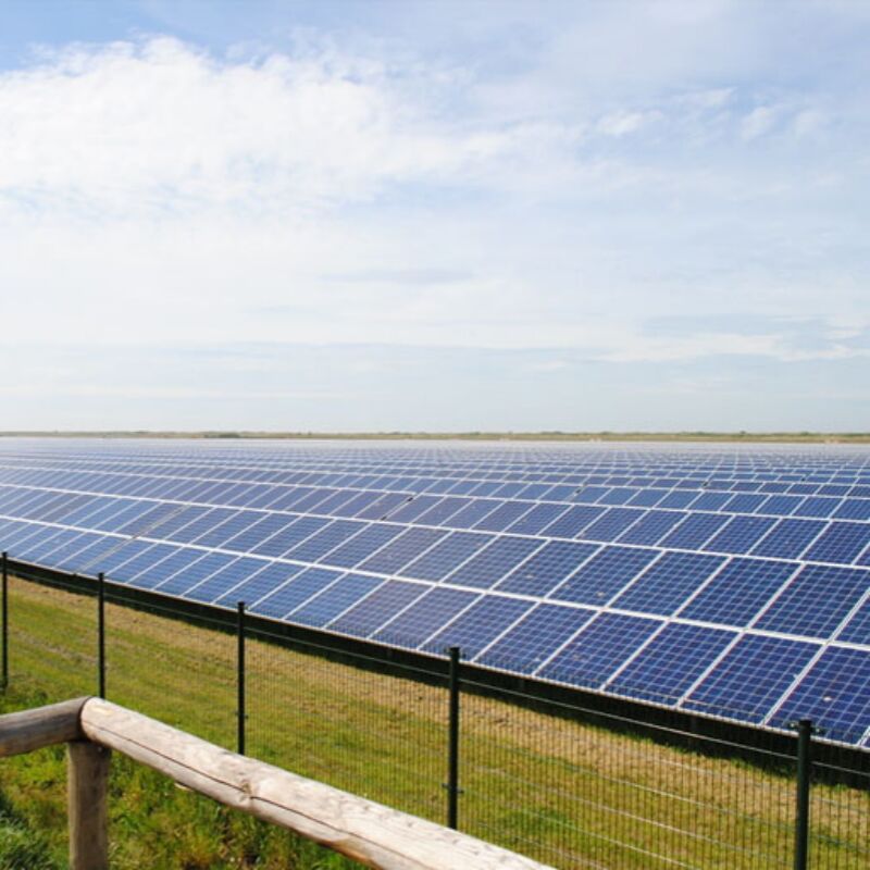 Γήινοι ηλιακοί στηρίζοντες που παρέχουν αντοχή σε ισχυρό άνεμο και χιονισμένο φορτίο με μοναδικό σχεδιασμό στοίβας και προκατασκευασμένα εξαρτήματα