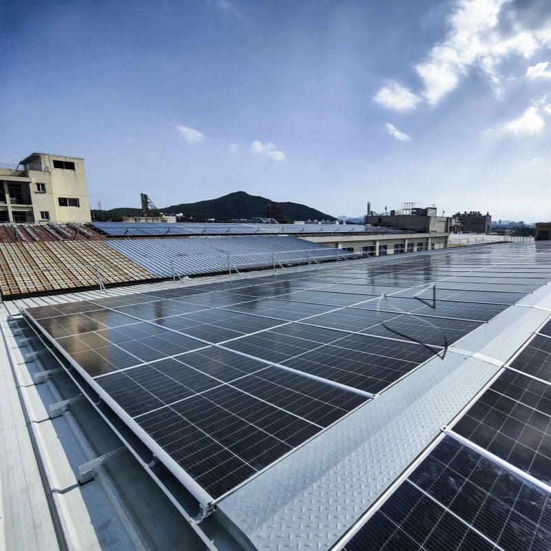 Ανθεκτικές βάσεις στήριξης ηλιακών πάνελ οροφής που υποστηρίζουν μεγάλα φορτία ανέμου και χιονιού με προ-συναρμολογημένα εξαρτήματα για εγκατάσταση