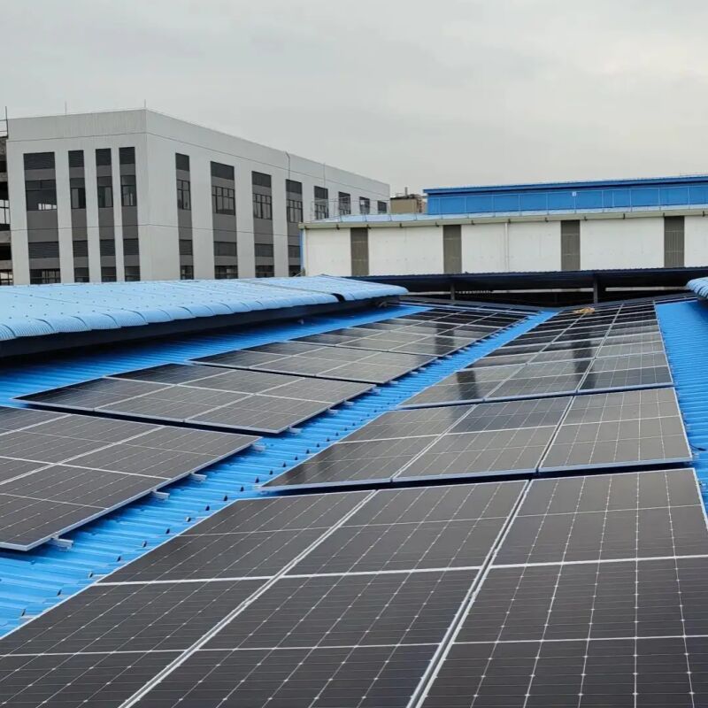 Βάσεις στήριξης ηλιακών πάνελ οροφής από ανοδιωμένο αλουμίνιο για αυξημένη ανθεκτικότητα, συμβατές με όλα τα κοινά μοντέλα ηλιακών πάνελ.