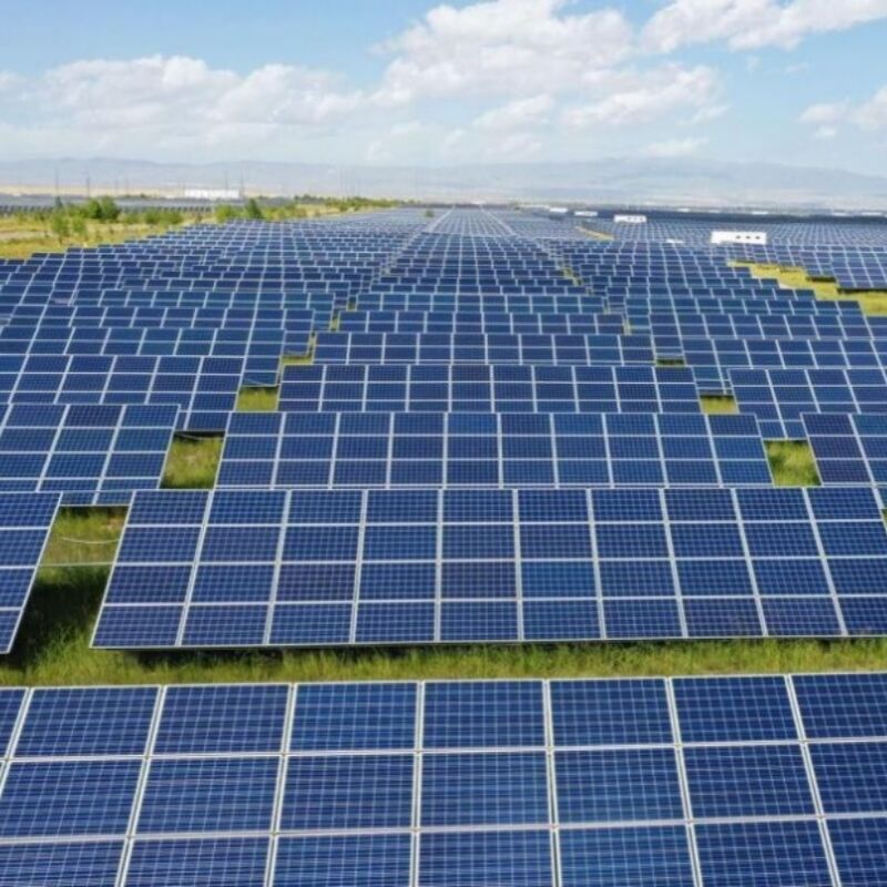 Βάσεις στήριξης ηλιακών πάνελ εδάφους που προσφέρουν σχεδιασμό χωρίς μπροστινό στύλο και ανοδιωμένα εξαρτήματα αλουμινίου για ανθεκτικές λύσεις στήριξης ηλιακών πάνελ.