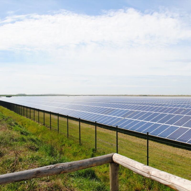 Βάσεις στήριξης εδάφους βαρέως τύπου για ηλιακά πάνελ, με ράγες στήριξης από εξωθημένο αλουμίνιο και ρυθμιζόμενα πόδια στήριξης για ακριβή ευθυγράμμιση
